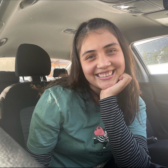 Meet your Posher, Andrea - Picture 1 of 1